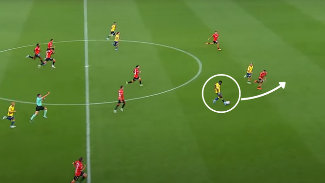 Dario Essugo in action for Las Palmas