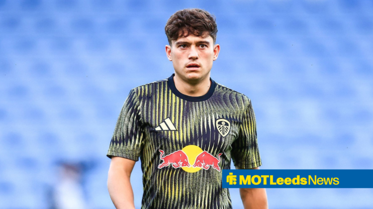 Dan James warming up for Leeds United