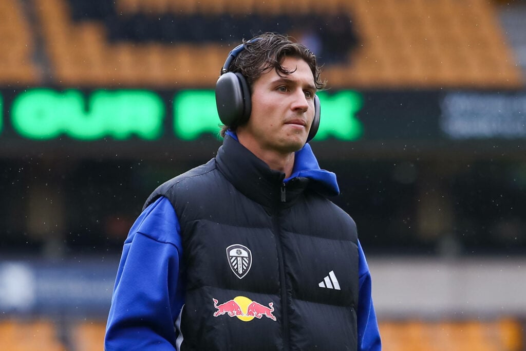 Brenden Aaronson ahead of kick off at Wolves vs Leeds