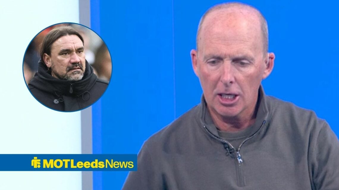 Mike Dean next to Daniel Farke