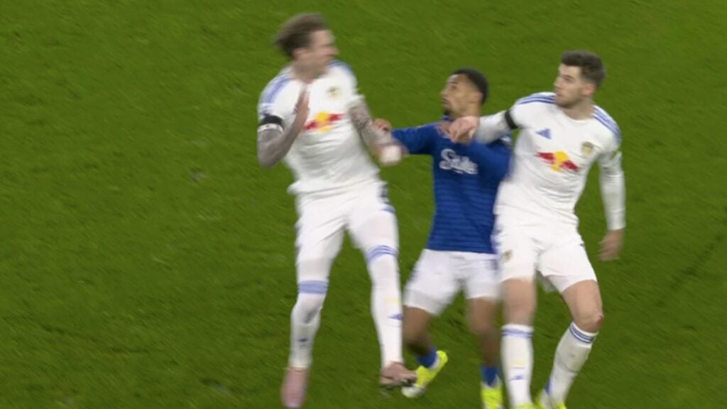 Anton Stach playing for Leeds United against Iliman Ndiaye of Everton