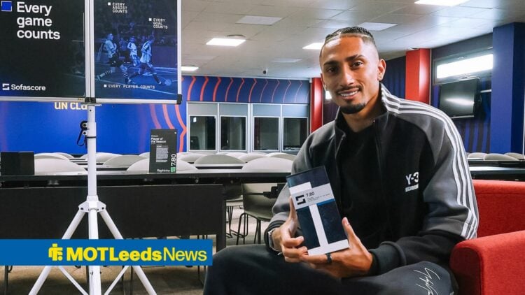 Raphinha in a photoshoot with Sofascore.