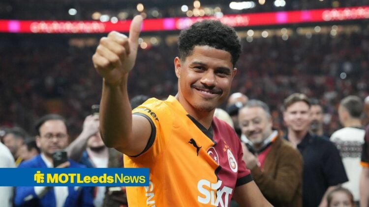 Gabriel Sara with thumbs up for Galatasaray