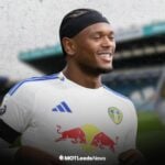 Lois Openda in a Leeds United shirt.