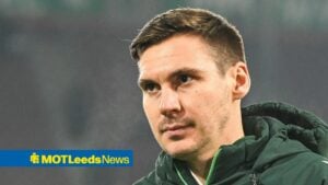 Max Wober warming up for Werder Bremen