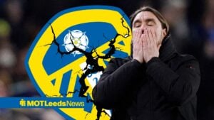 Daniel Farke with a cracking Leeds United badge behind him.